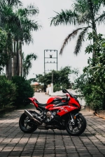 Motos